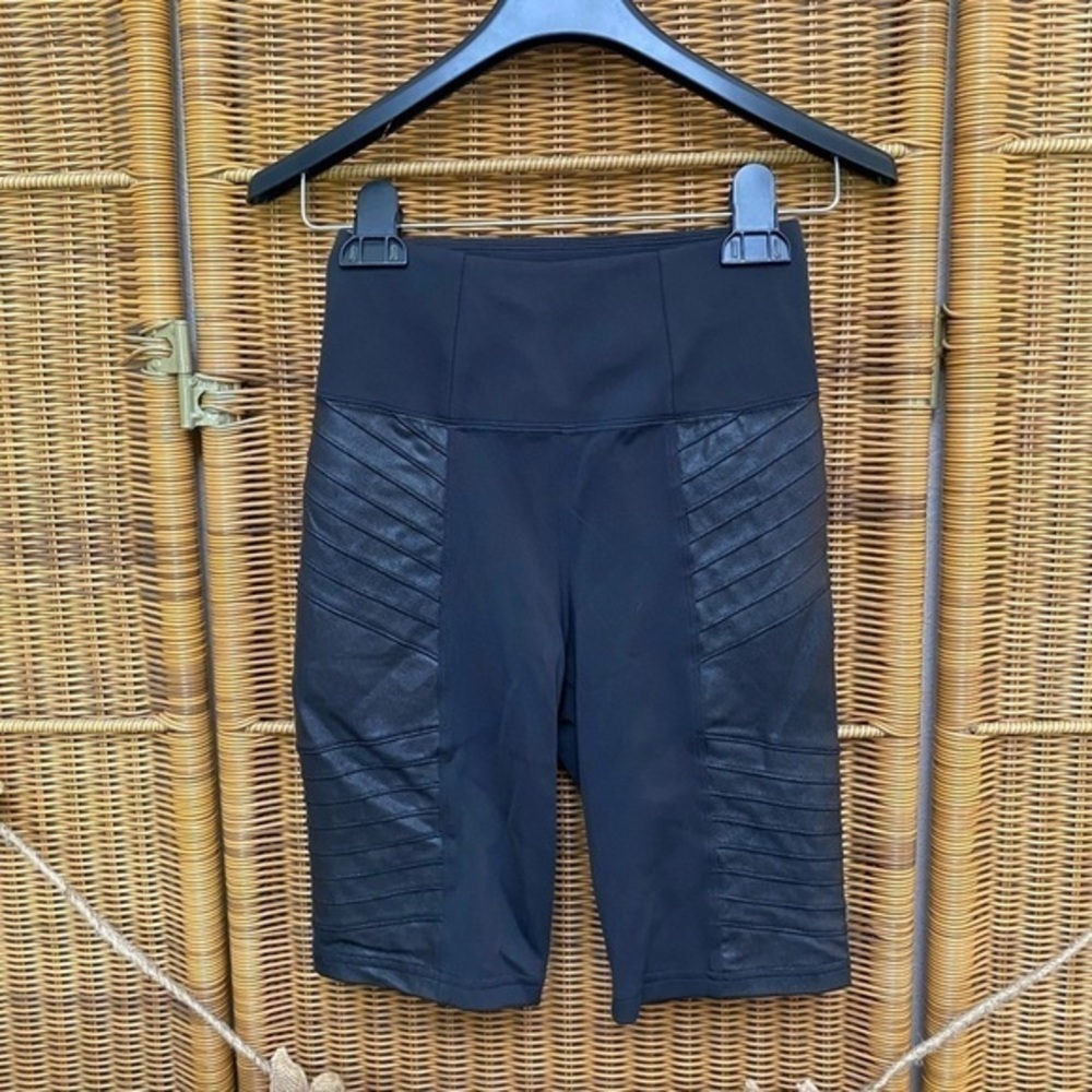 ATHLETA Delancey Gleam Moto Short pull on comfort biker shorts textured XXS